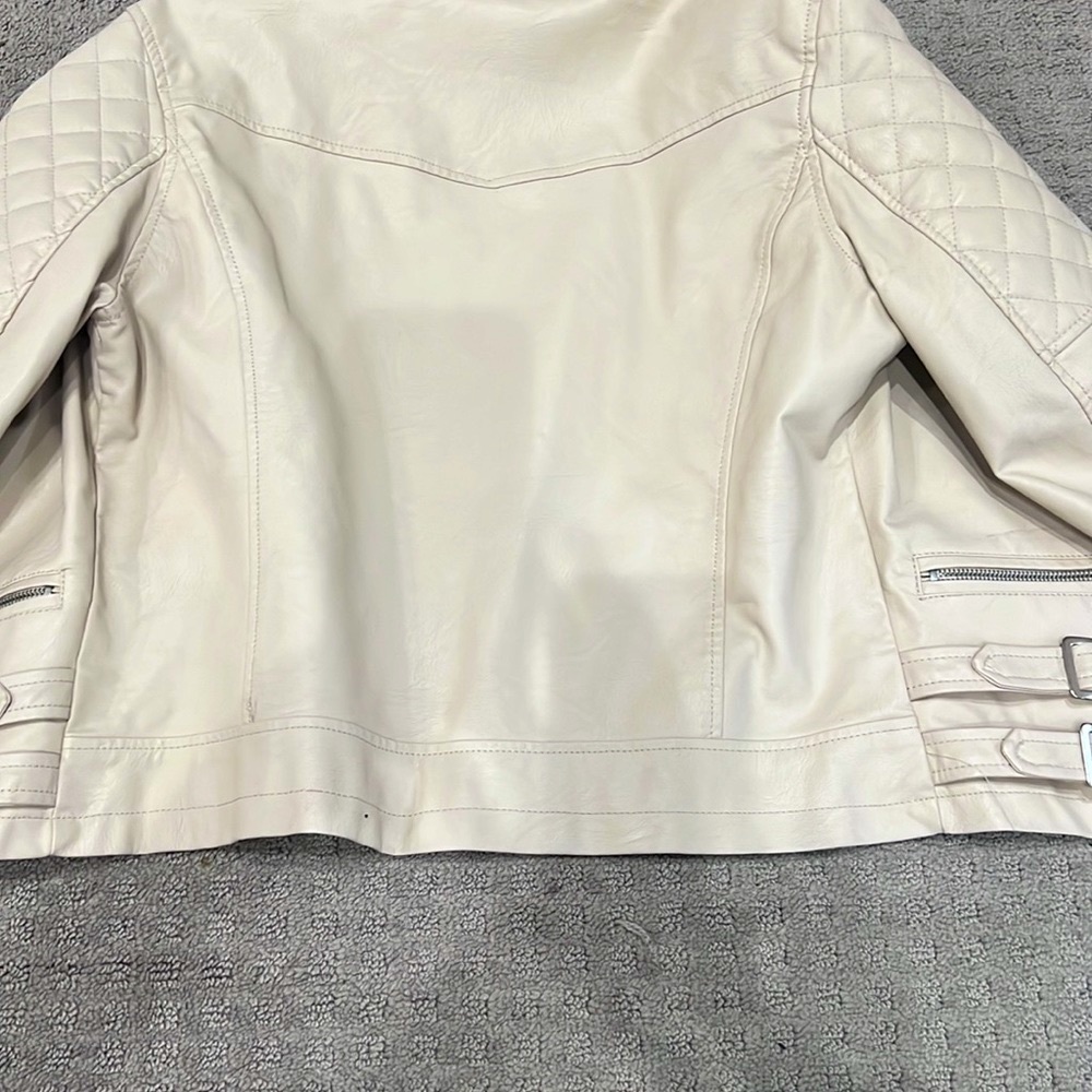 Women’s Jacket - Picture 2 of 5